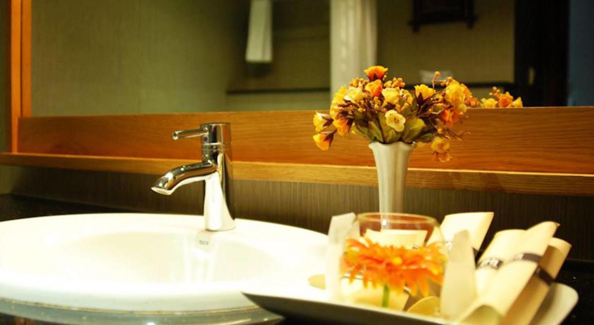 Hanoi Eternity Hotel Экстерьер фото