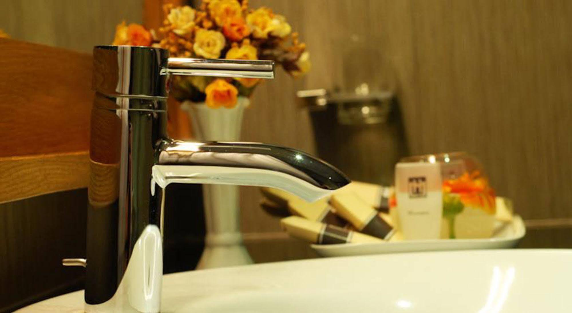 Hanoi Eternity Hotel Экстерьер фото